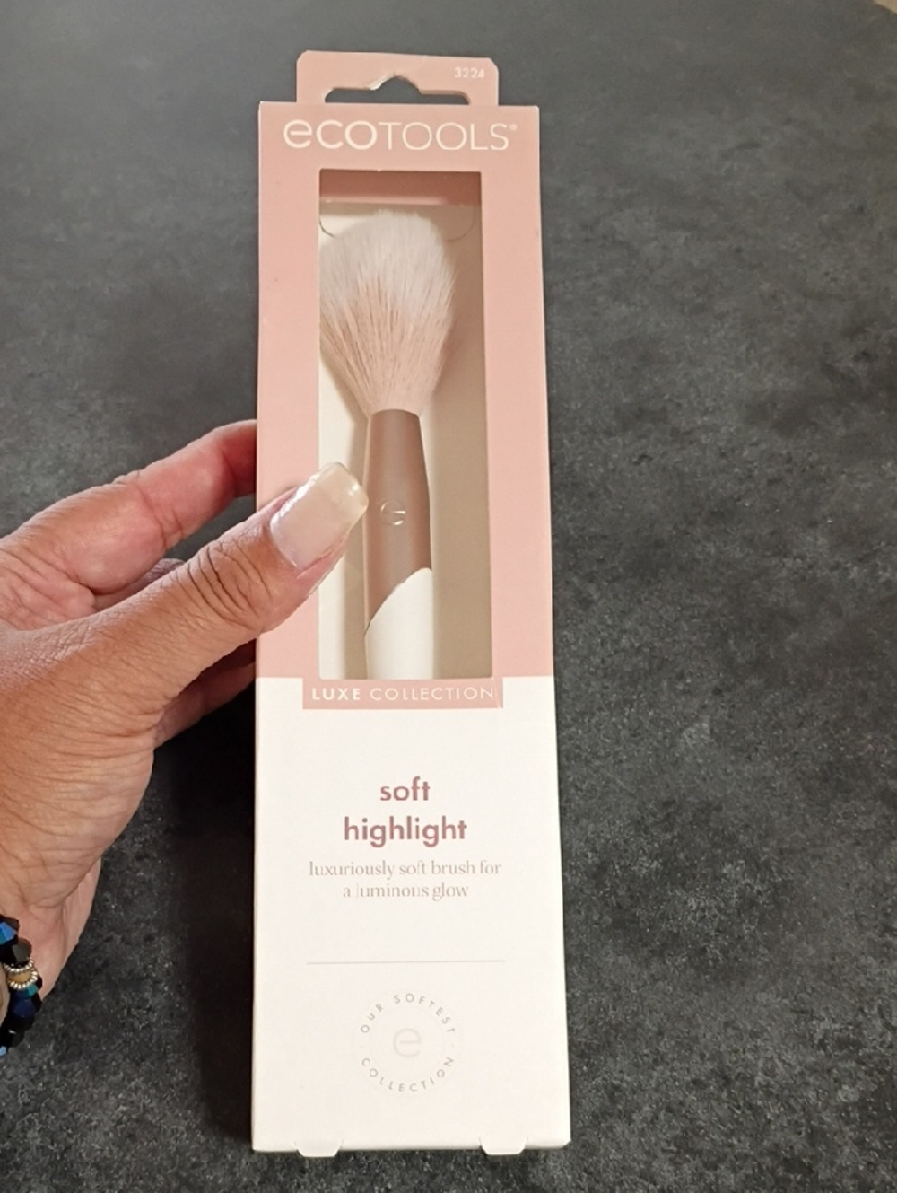 ecotools Luxe Soft Highlight Brush